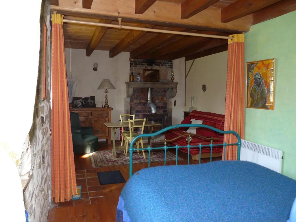Le Trot'In Chair Bed and Breakfast Martigny-le-Comte Δωμάτιο φωτογραφία